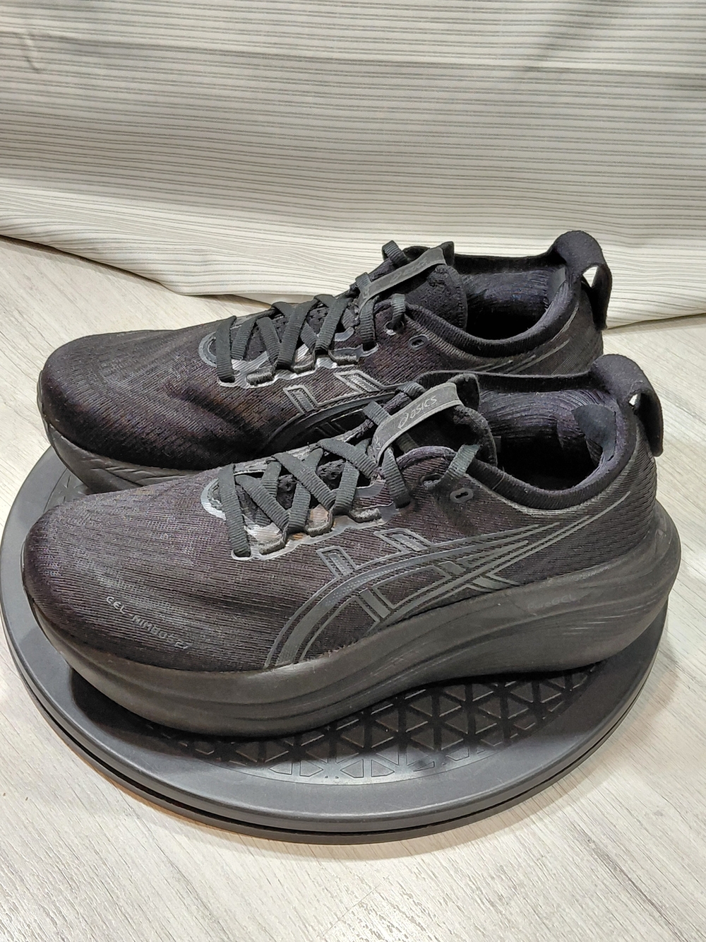 ASICS Womens GEL-Nimbus 27 Premium Running Shoes Triple Black SIZE 7 MEDIUM